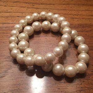 Pearl bracelet set to dress up your look! 👗